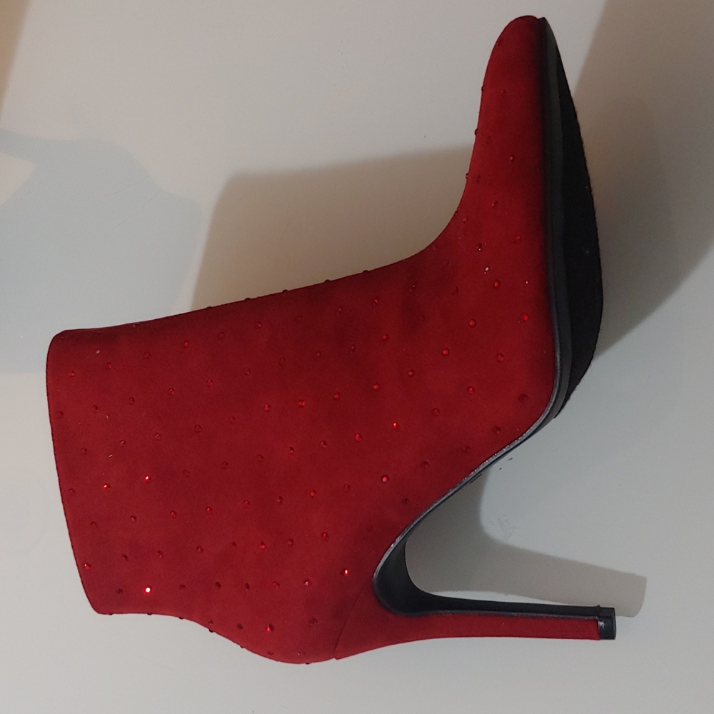 Anne Michelle red studded/jeweled red bootie stiletto 8